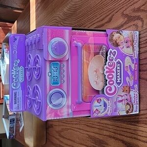 COOKEEZ Makery New in box.  Warm scented interactive plush.  Cinnamon treatz.